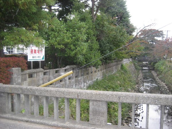 錦城小学校のブロック塀